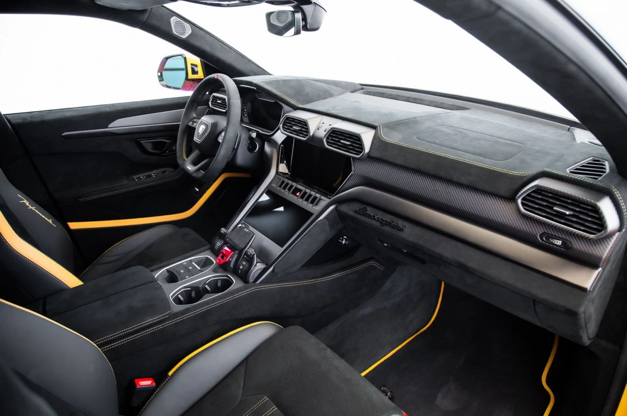 Lamborghini Urus Yellow - Image 7