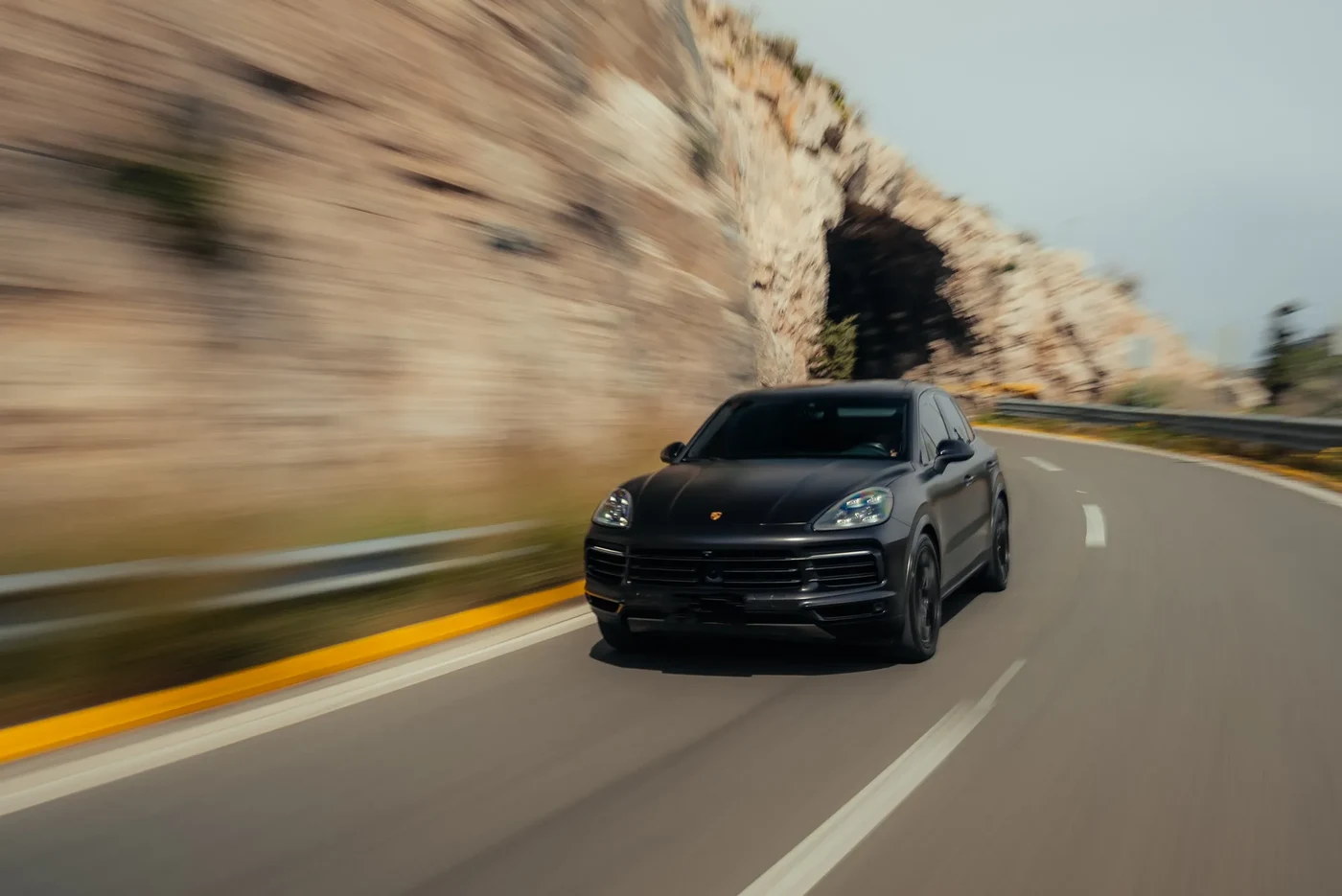Porsche Cayenne E-Hybrid - Image 3