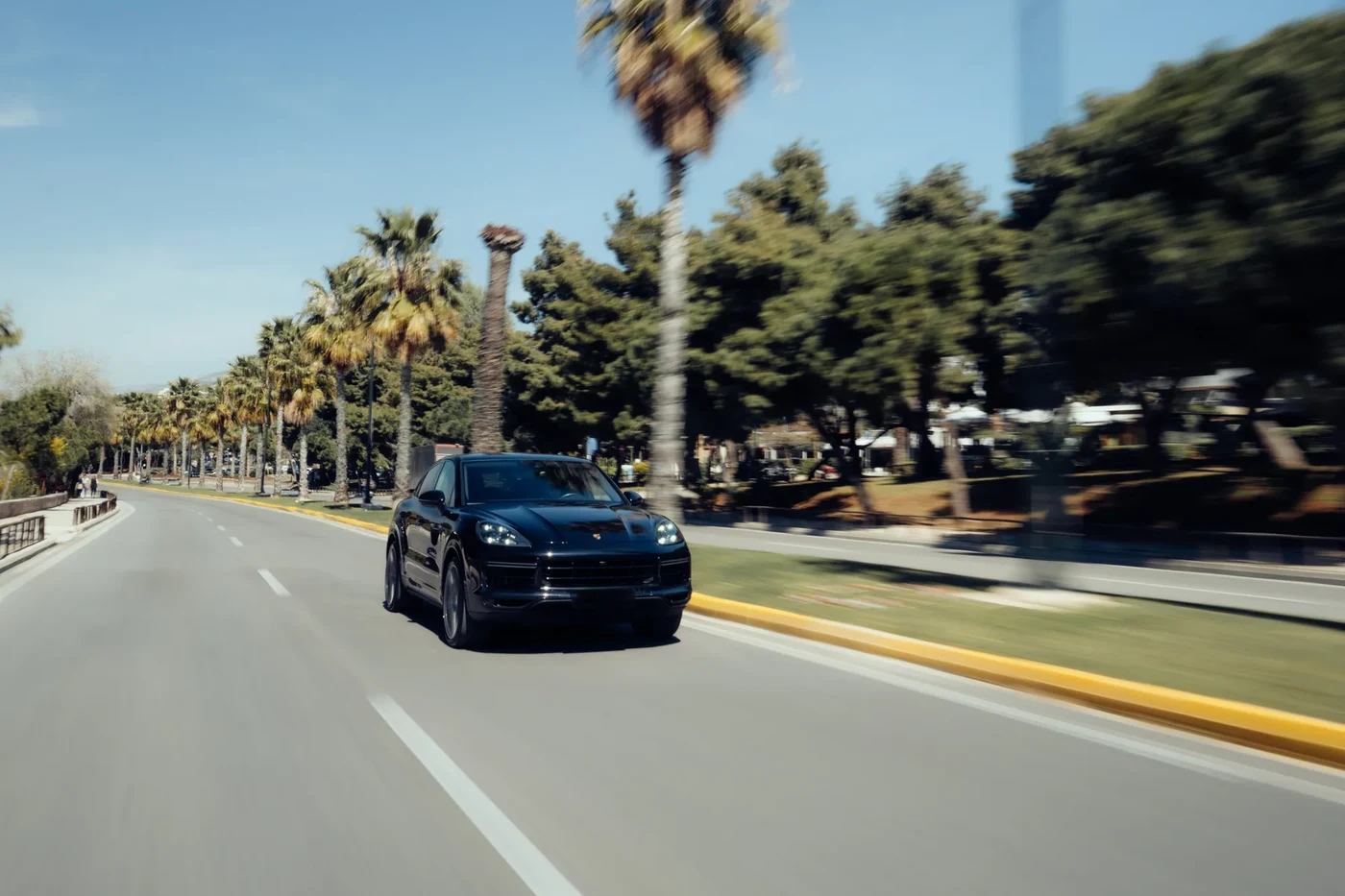 Porsche Cayenne Turbo S - Image 2