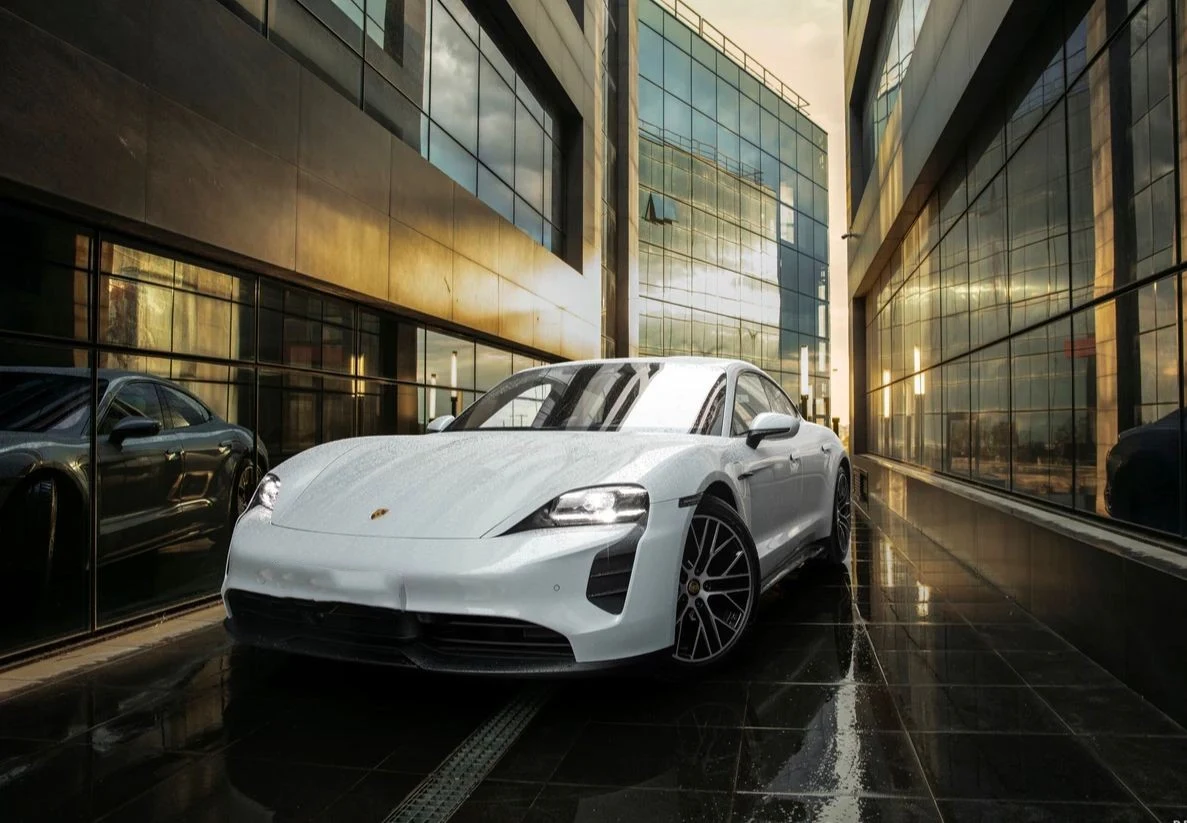 Porsche Taycan Turbo S - Image 2