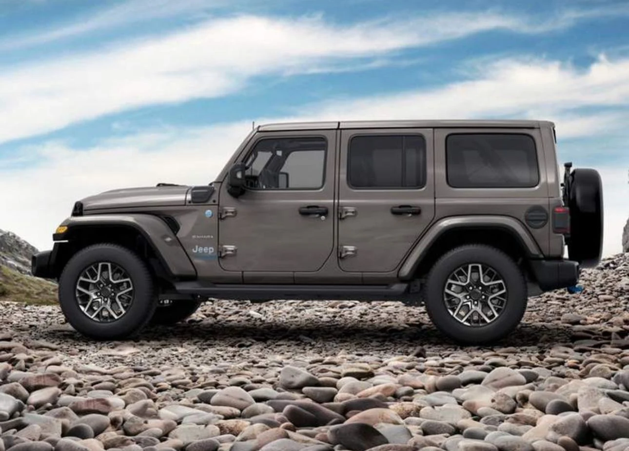 Jeep Wrangler 4xe Plug-In Hybrid - Image 3